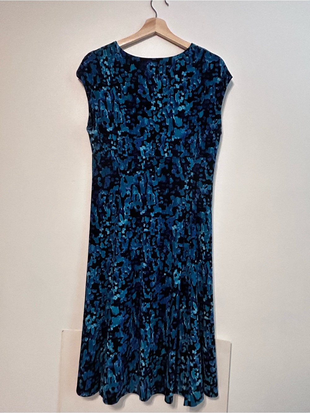 Chaps Black, Blue & Teal Abstract V-Neck Dress Size L - Picture 4 of 8